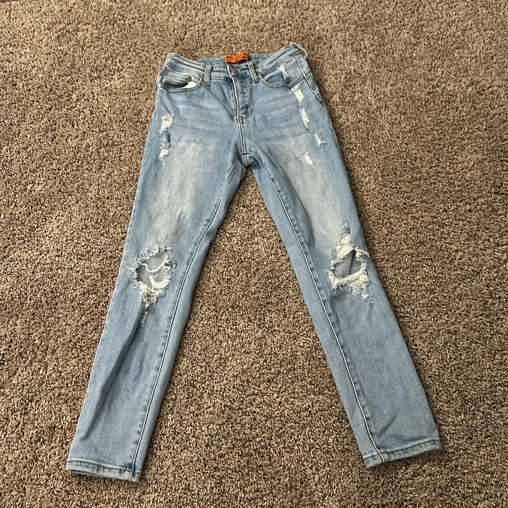 Ripped light washed butt lifting jeans size 3